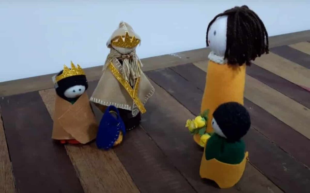 Elda Paz - Contos de Paz - Os 3 Homenzinhos na Floresta